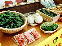 宮崎県産の野菜を販売している様子